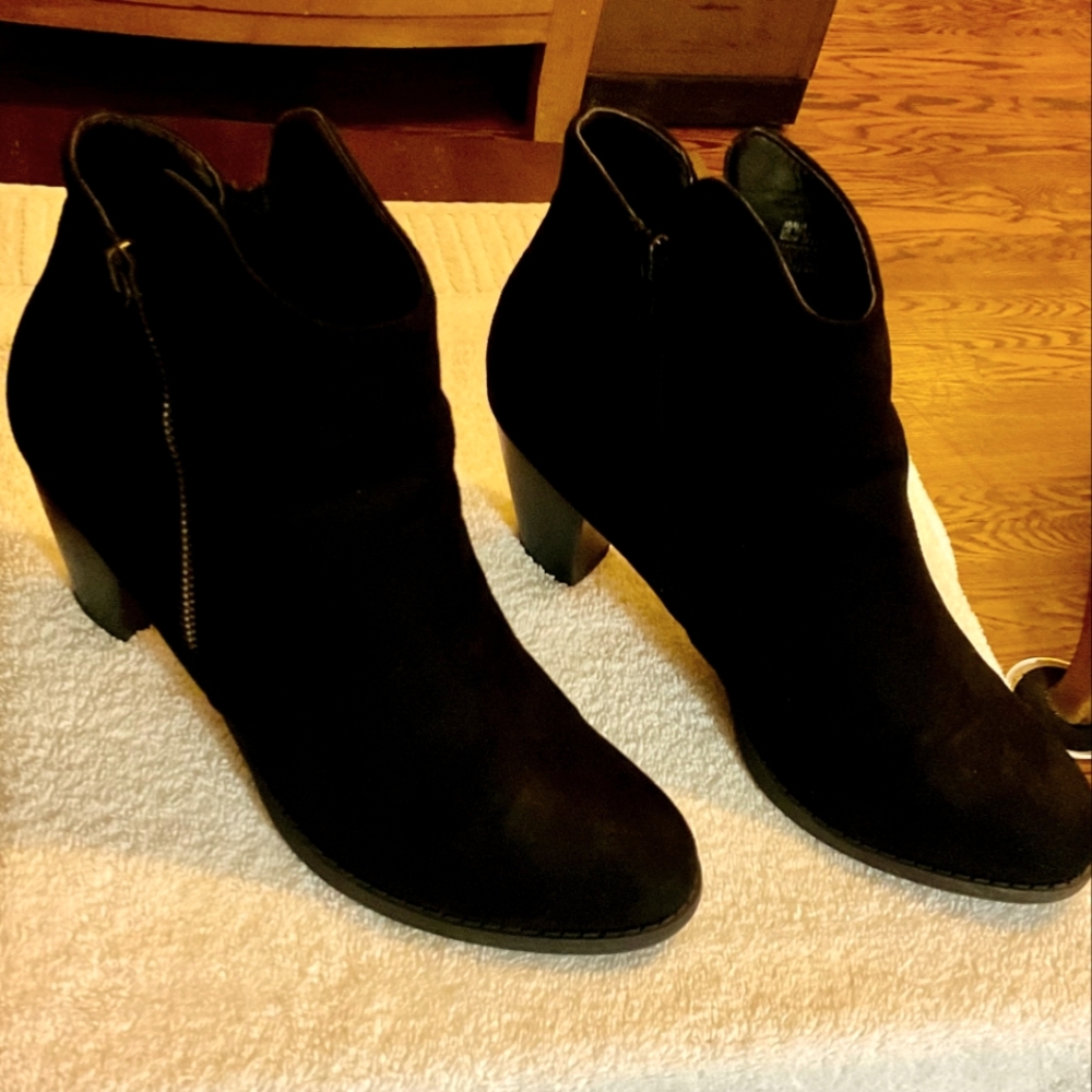 JUSTFAB BLACK & BROWN Western Style Loana Faux Suede Stacked Heel BootS. Sz-10